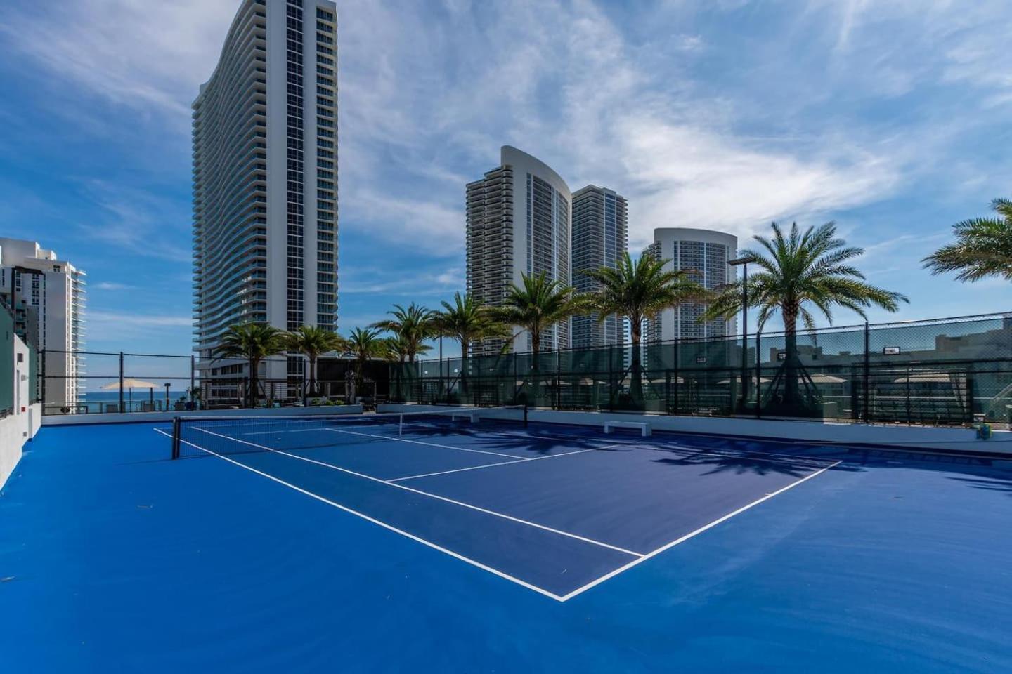 Amazing Apartments At H Beach House 할리우드 외부 사진