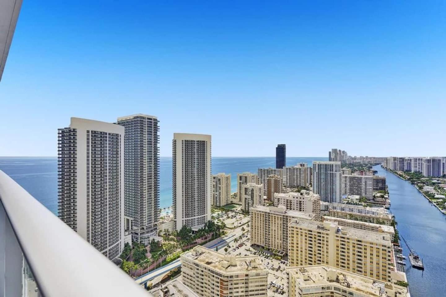 Amazing Apartments At H Beach House 할리우드 외부 사진