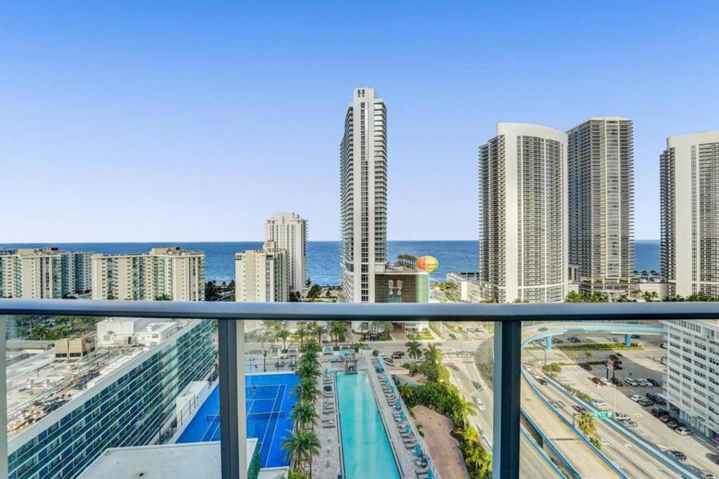 Amazing Apartments At H Beach House 할리우드 외부 사진