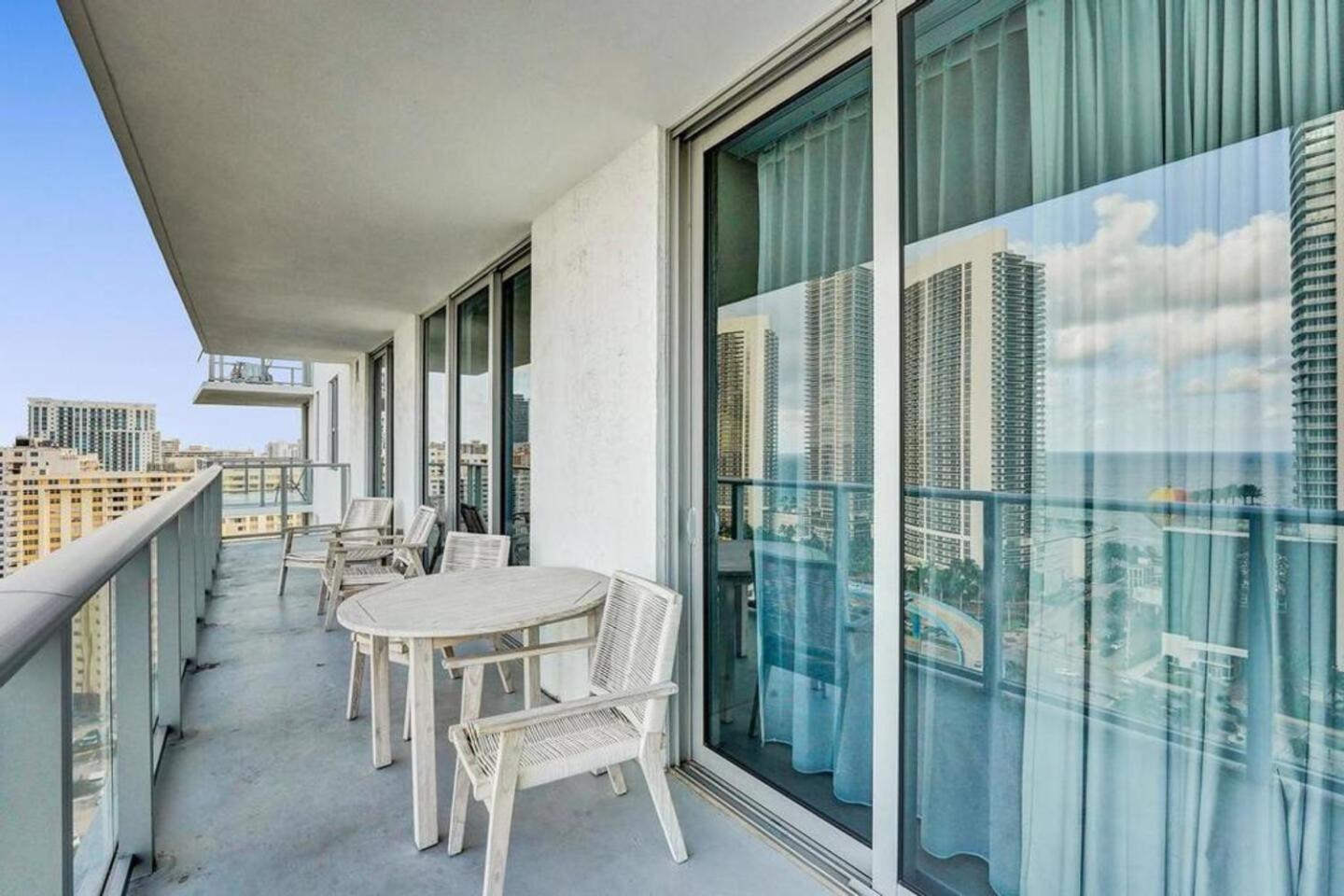 Amazing Apartments At H Beach House 할리우드 외부 사진