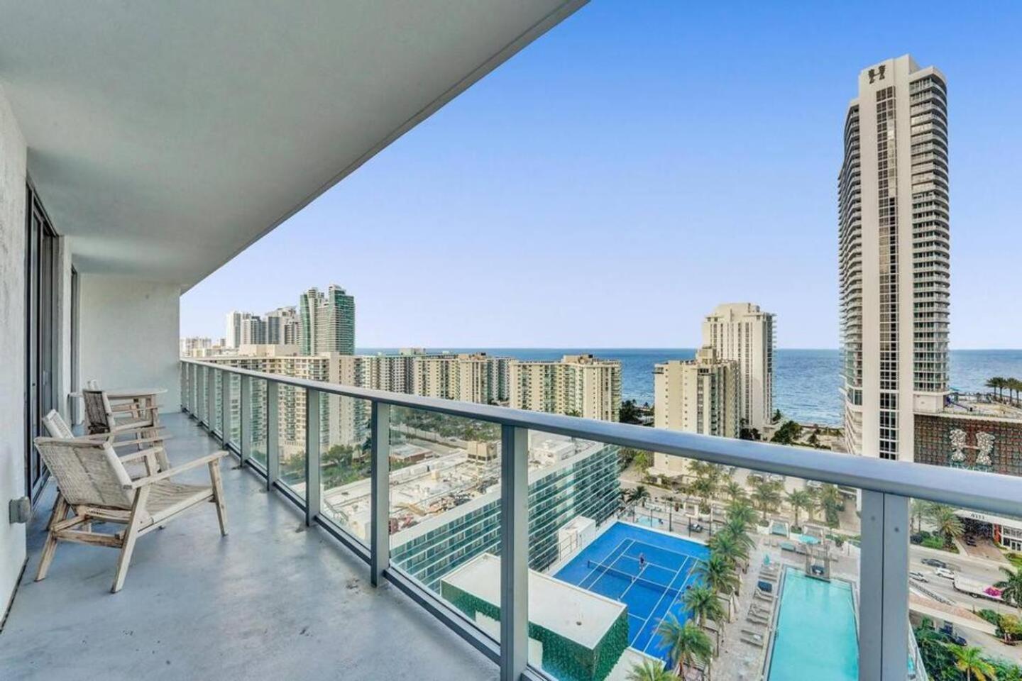 Amazing Apartments At H Beach House 할리우드 외부 사진